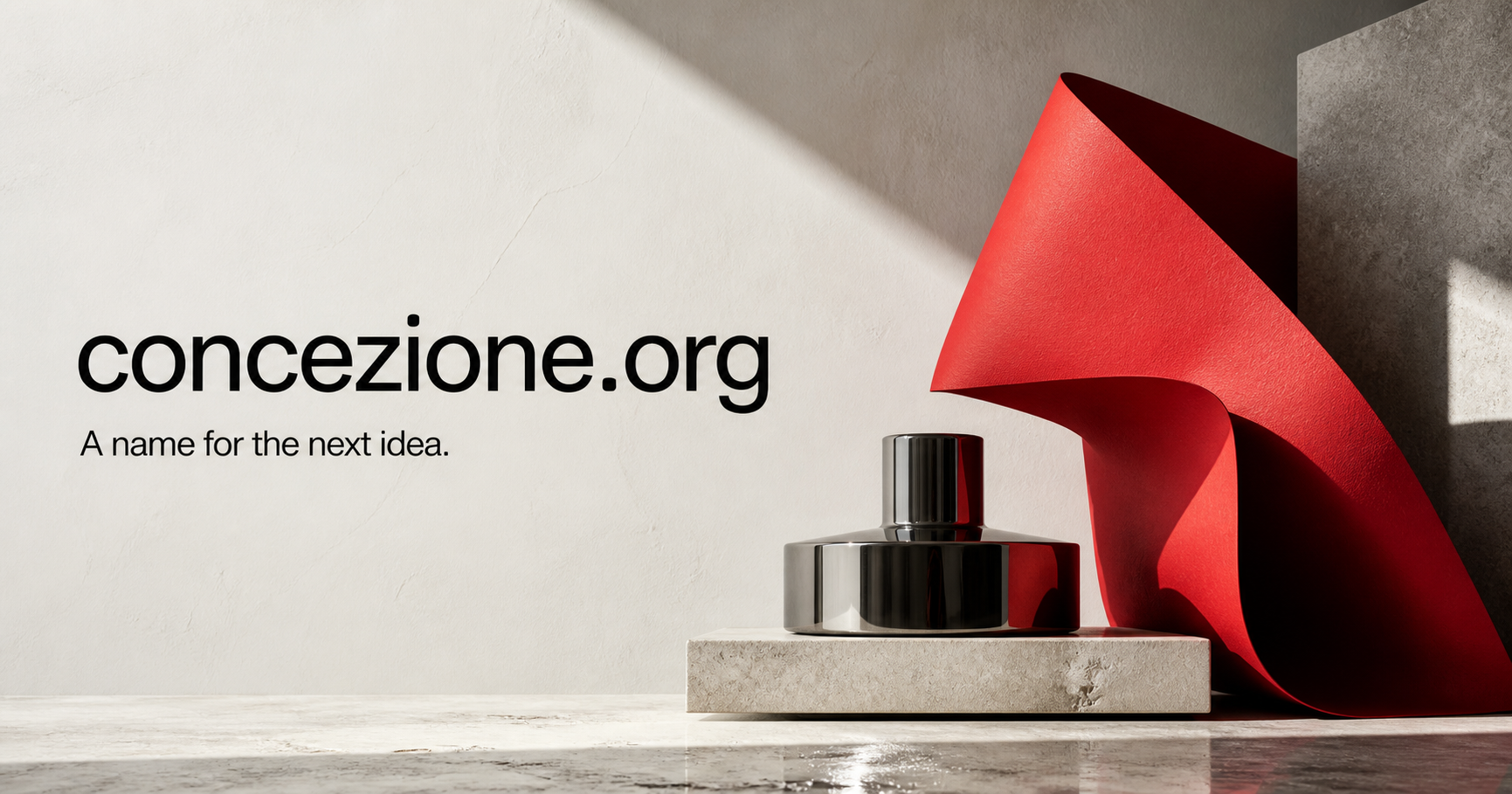 Carta rossa scultorea e oggetti cromati accanto al nome concezione.org